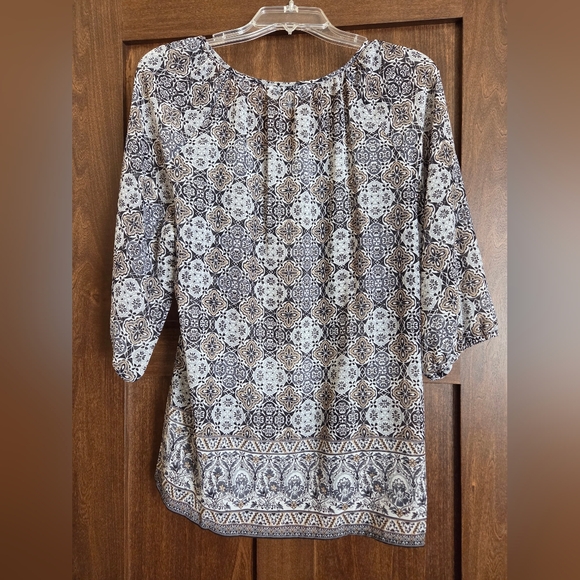 Women's Croft & Barrow Black and Grey Geometric Design Top Blouse - Picture 3 of 6